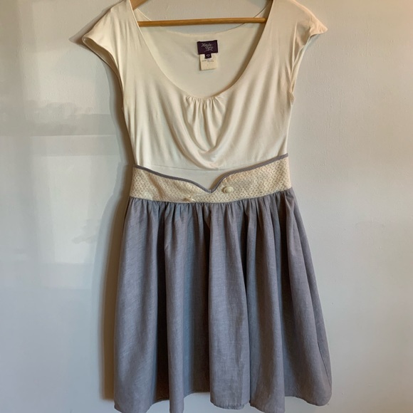 Cream and Grey Dress - Picture 4 of 4